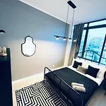 אכסניה Luxury Rooms, Ideal For Tourists