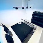 אכסניה Luxury Rooms, Ideal For Tourists *