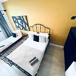 אכסניה Luxury Rooms, Ideal For Tourists