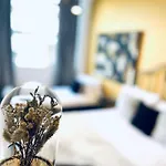 אכסניה Luxury Rooms, Ideal For Tourists