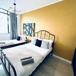 אכסניה Luxury Rooms, Ideal For Tourists *