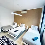 אכסניה Luxury Rooms, Ideal For Tourists