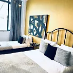 אכסניה Luxury Rooms, Ideal For Tourists *