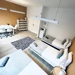 אכסניה Luxury Rooms, Ideal For Tourists *